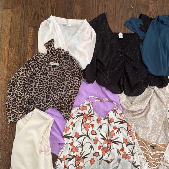 21 Top Bundle! M/L! Closet Cleanout! - Picture 4 of 5